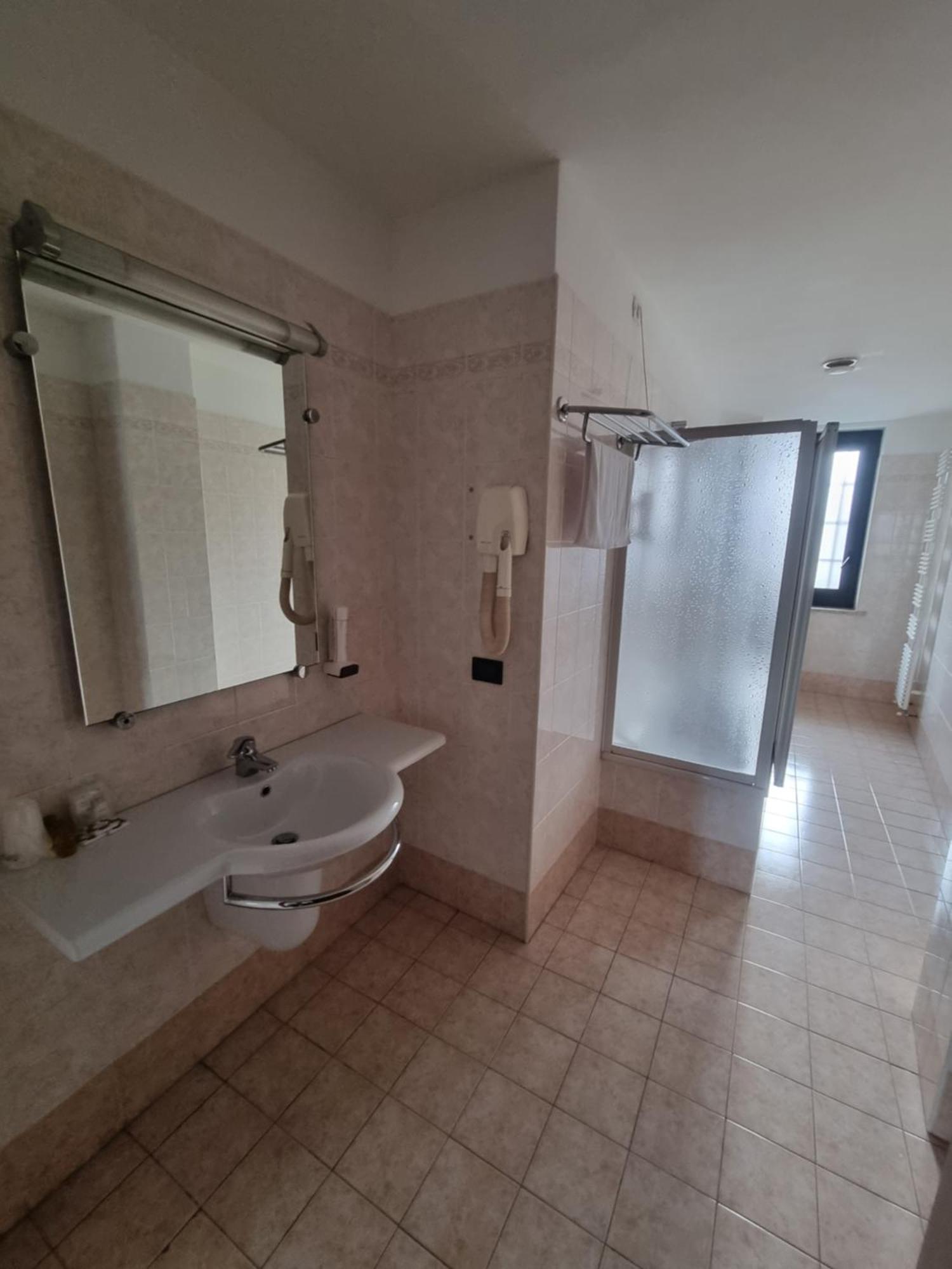 Aba Hotel Монкальєрі Екстер'єр фото