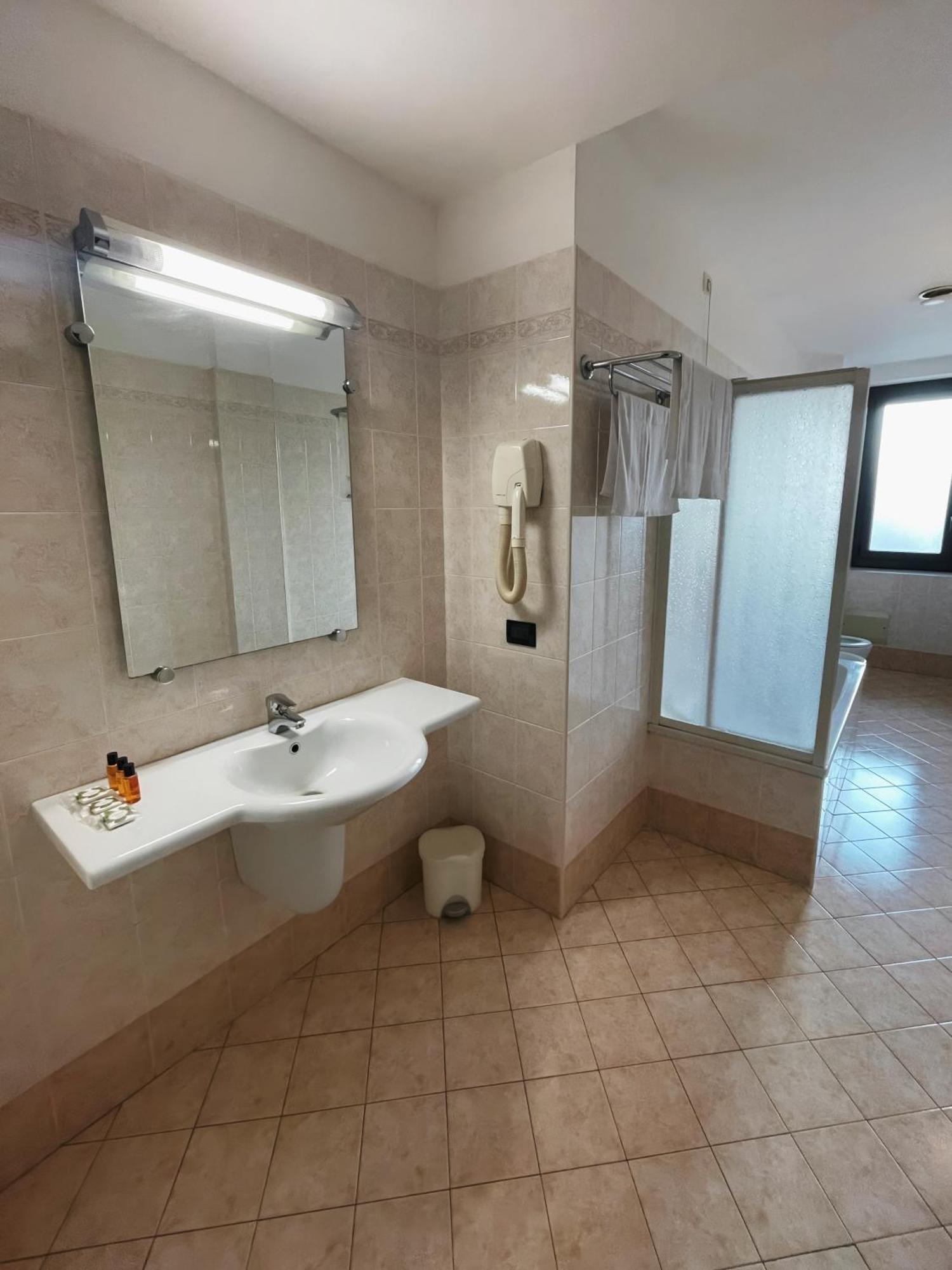 Aba Hotel Монкальєрі Екстер'єр фото